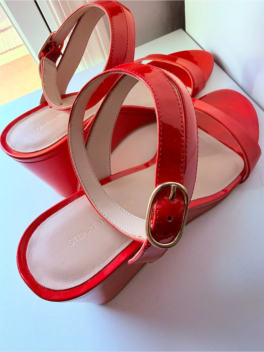 Stuart Weitzman Red Patent Leather Wedge Sandals Gold Buckle Size 11 - Picture 10 of 10